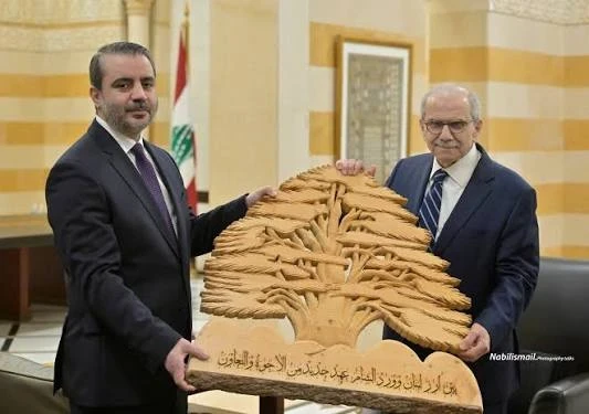 رئيس الوزراء اللبناني نواف سلام ووزير الخاردية السوري اسعد الشايب