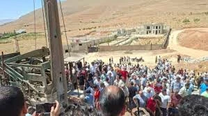 احتجاجات بلدة عين منين