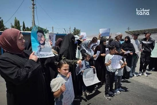المعتقلين يققون مطالبين الاحتلال بالإفراج عنهم
