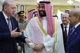الرئيس التركي رجب طيب أوردغان  وولي العهد السعودي محمد بن سلمان ورئيس وزراء باكستان  شهباز شريف