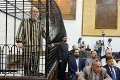 المفتي السابق أحمد حسون في قفص الاتهام