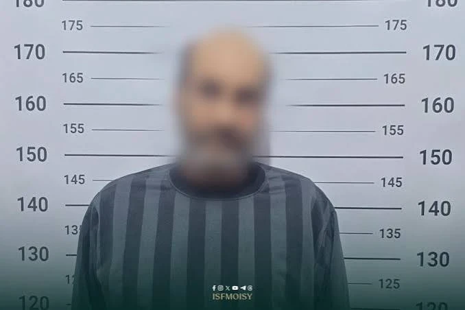مزور الوثائق الذي إلقي القبض عليه
