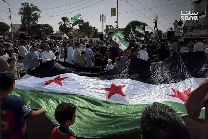 وقفة لاهالي الرقة تضامنا مع الحسكة